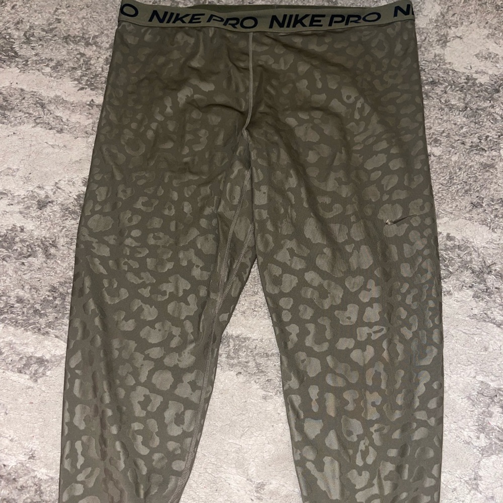 Leopard Nike Pro leggings